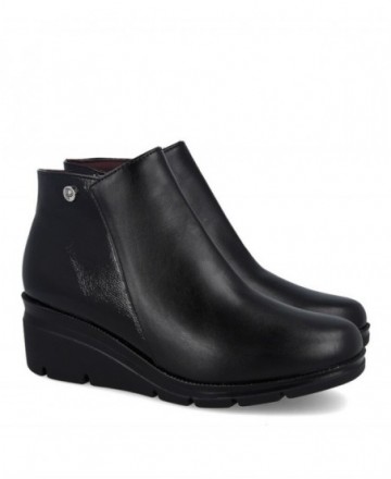 Botines negros con cuña Pitillos 11536