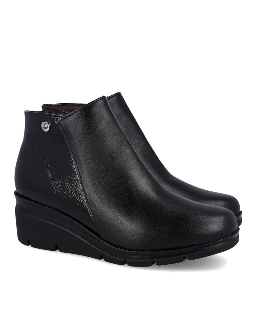 Botines negros con cuña Pitillos 11536