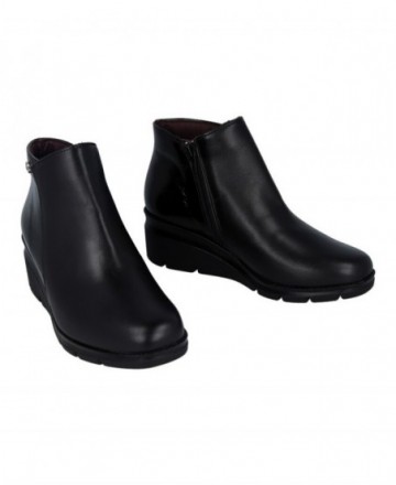 Botines negros con cuña Pitillos 11536