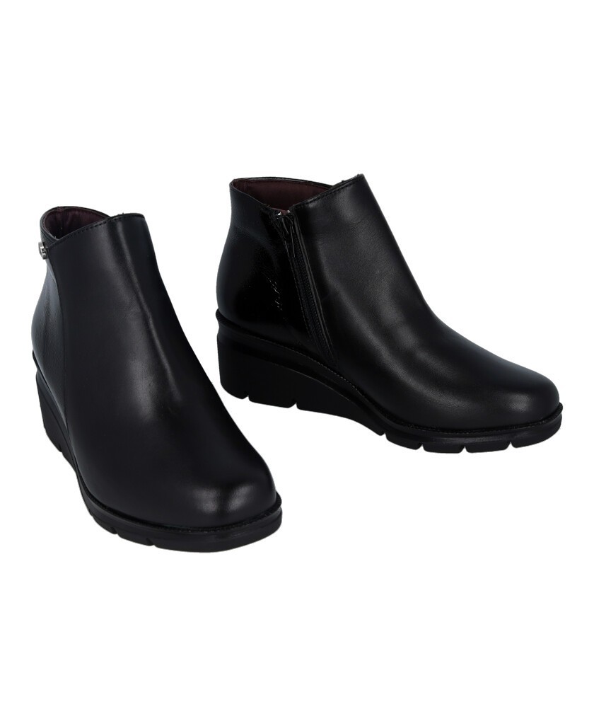 Botines negros con cuña Pitillos 11536