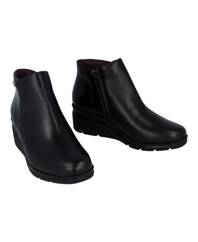 Botines negros con cuña Pitillos 11536