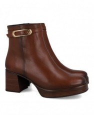 Dorking D9733 women’s ankle boots with a wide heel