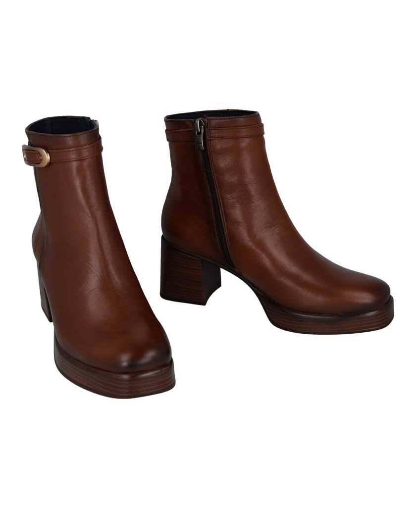 Dorking D9733 women’s ankle boots with a wide heel