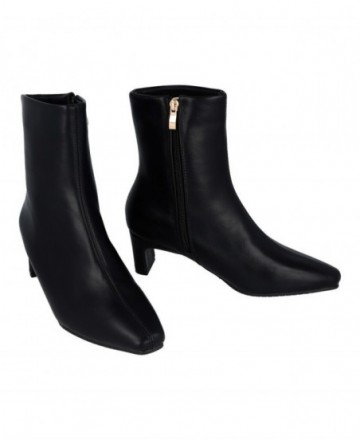 BB UP 2714 black ankle boots with a square toe