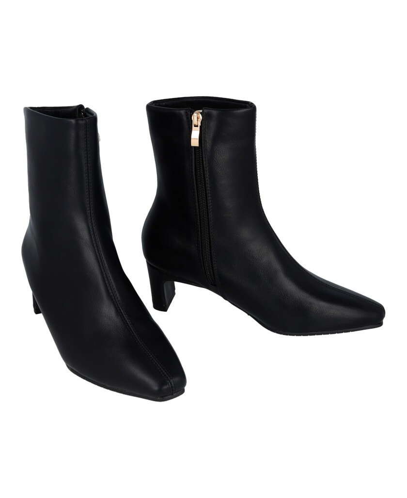 Botines negros con puntera cuadrada BB UP 2714