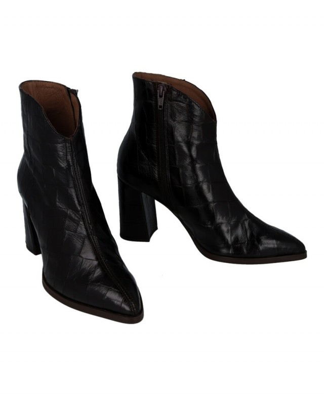 Wonders Aurora M-5444 embossed leather ankle boots