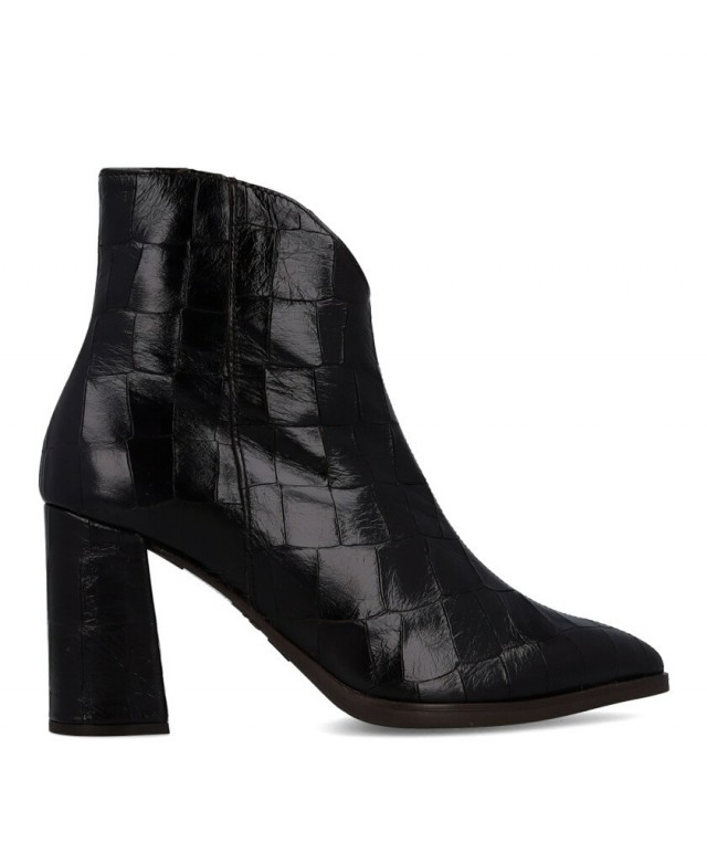 Wonders Aurora M-5444 embossed leather ankle boots