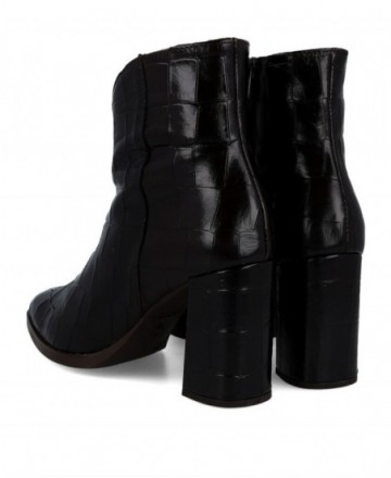 Wonders Aurora M-5444 embossed leather ankle boots