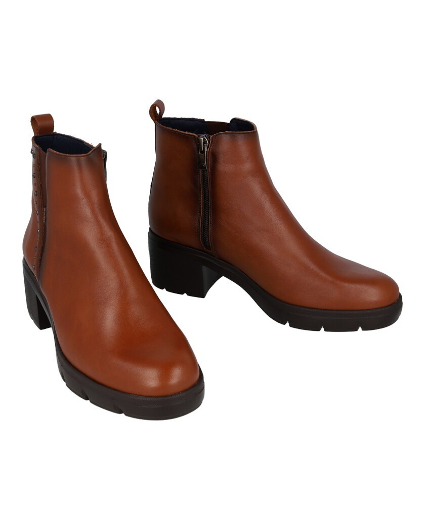 Fluchos Fugaz F2109 ankle boots with track soles