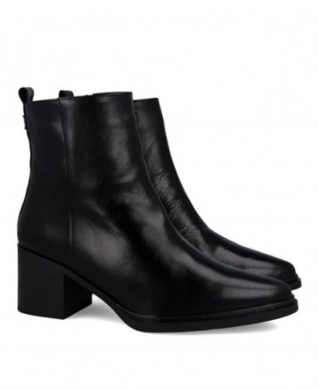Dorking Tess D9822 black heeled ankle boots