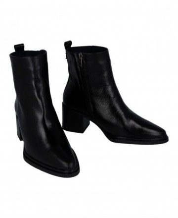 Dorking Tess D9822 black heeled ankle boots