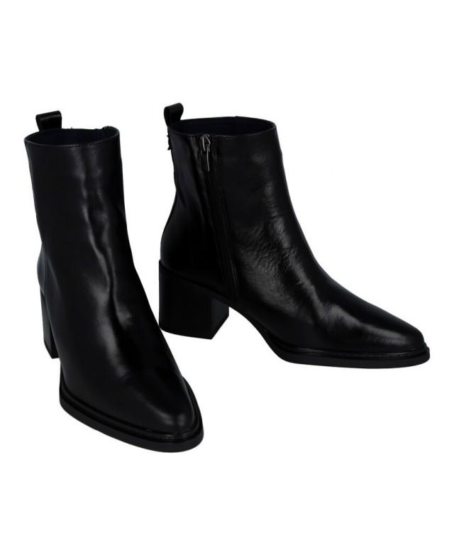 Dorking Tess D9822 black heeled ankle boots