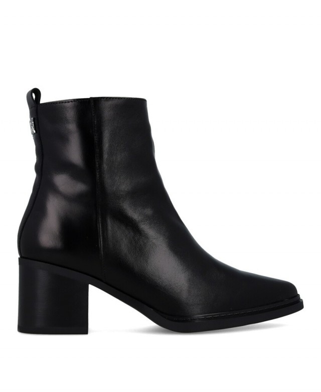 Dorking Tess D9822 black heeled ankle boots