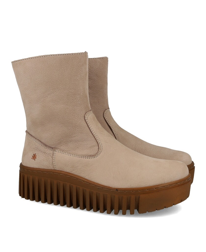 Art III Brighton 1531 beige boots with serrated sole