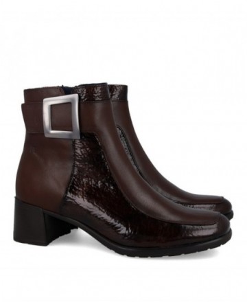 Dorking D9199 buckled heeled ankle boots