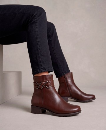 Botines con detalle metálico Fluchos Lerin F2561