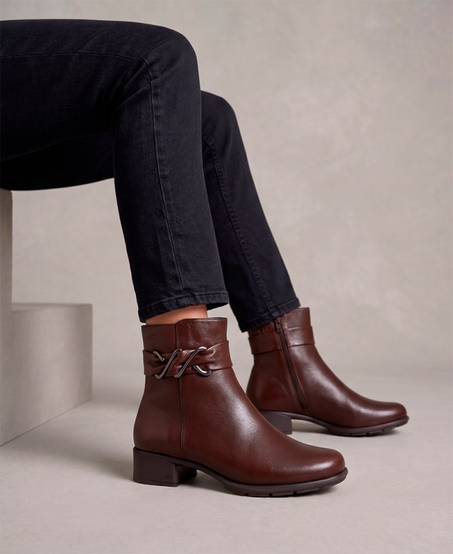 Botines con detalle metálico Fluchos Lerin F2561