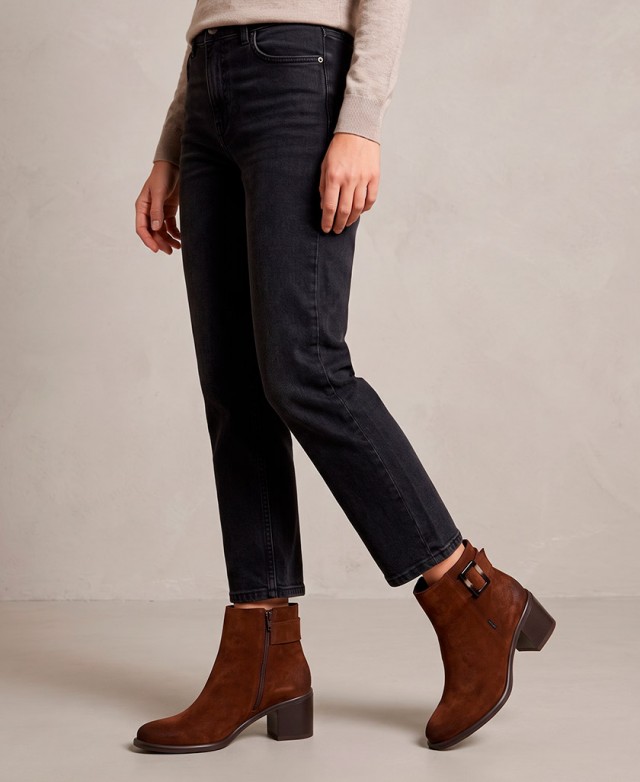 Dorking Lexi D9531 ankle boots with decorative buckle