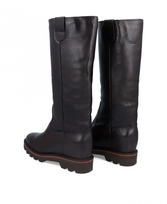 Women's leather boots with internal wedge