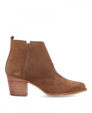 Kissia 398 brown ankle boots