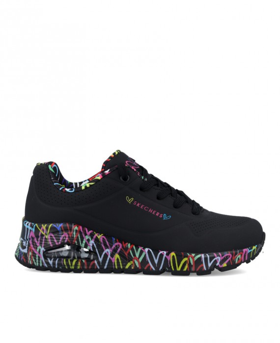 Zapatos de deporte de para mujer en color negro Caracteristicas con cordones altura de piso 4 cm piso de goma termoplastica ext