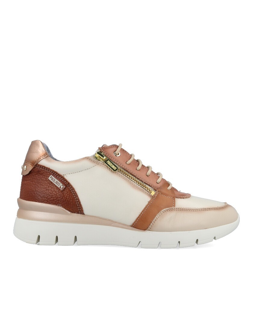 Sneaker fabricada con materiales reciclados.