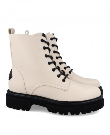 Mustang Merc military cream ankle boot 50769