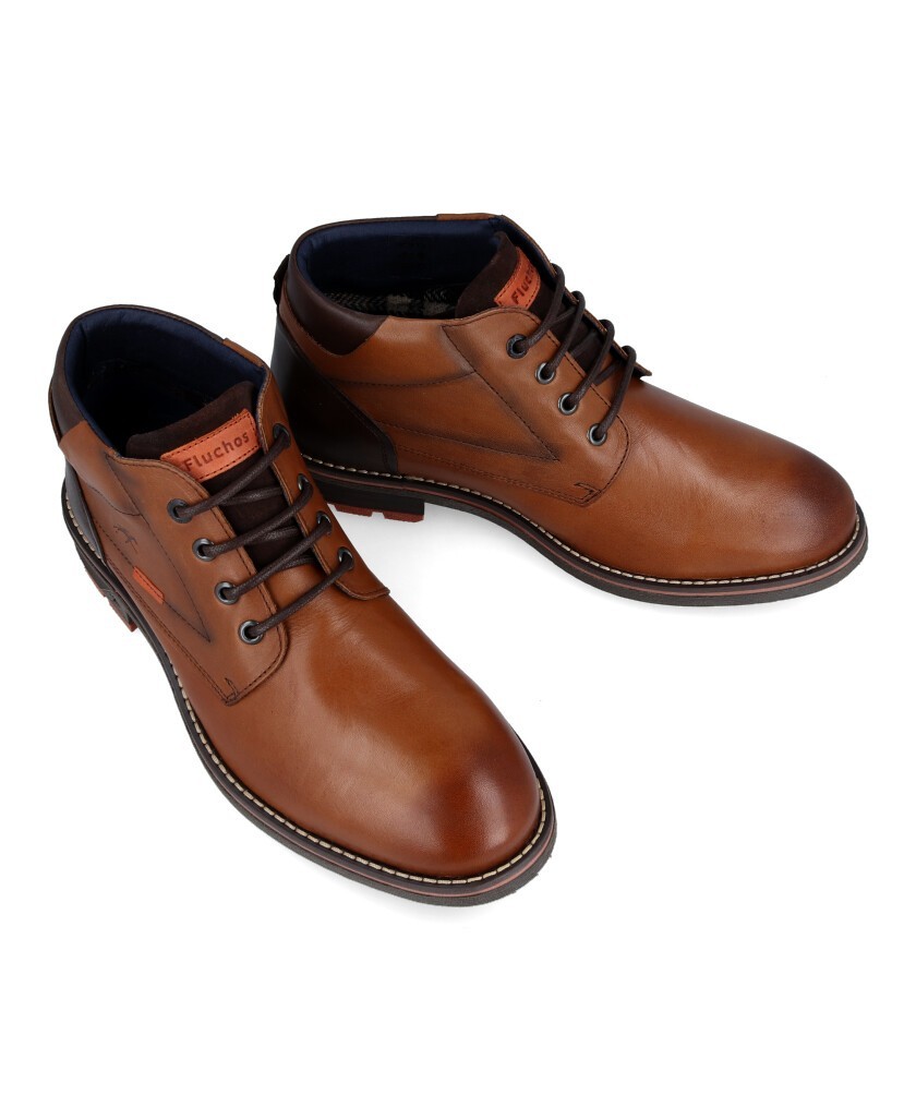 Botines de para hombre en color marron Caracteristicas con cordones tacon 3 cm piso de goma termoplastica exterior piel e inter