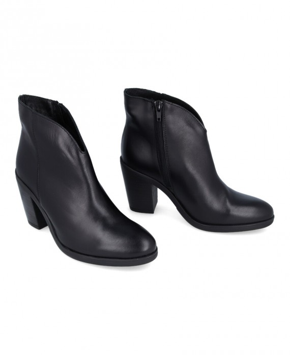 Yokono Tours heeled ankle boots black 004