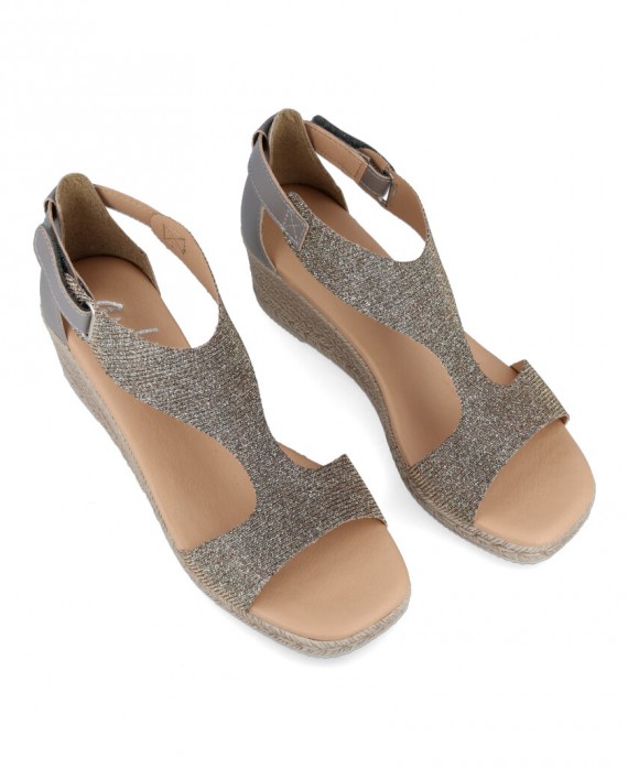 Sandalias para mujer en color oro Caracteristicas con cierre de velcro cuna 5 cm zapato de estilo casual suela de goma termopla