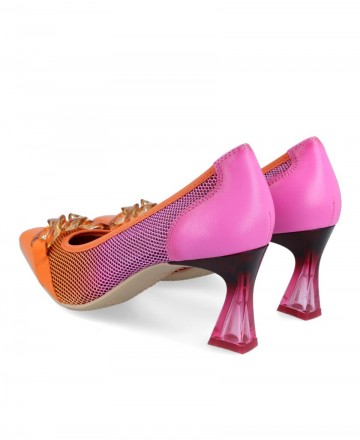 sharp heeled shoes