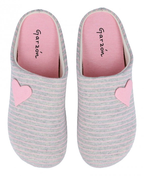 House slippers with internal wedge