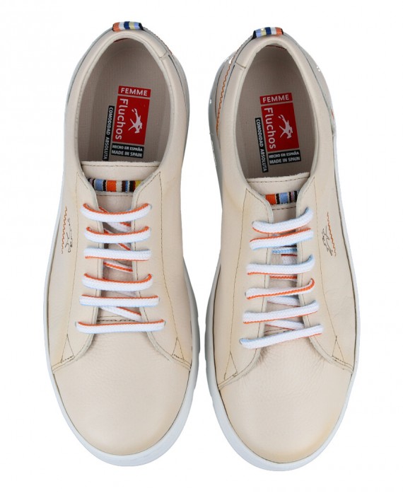 Zapatos de para mujer en color blanco Caracteristicas con cordones cuna 4 cm piso de goma termoplastica exterior piel e interio