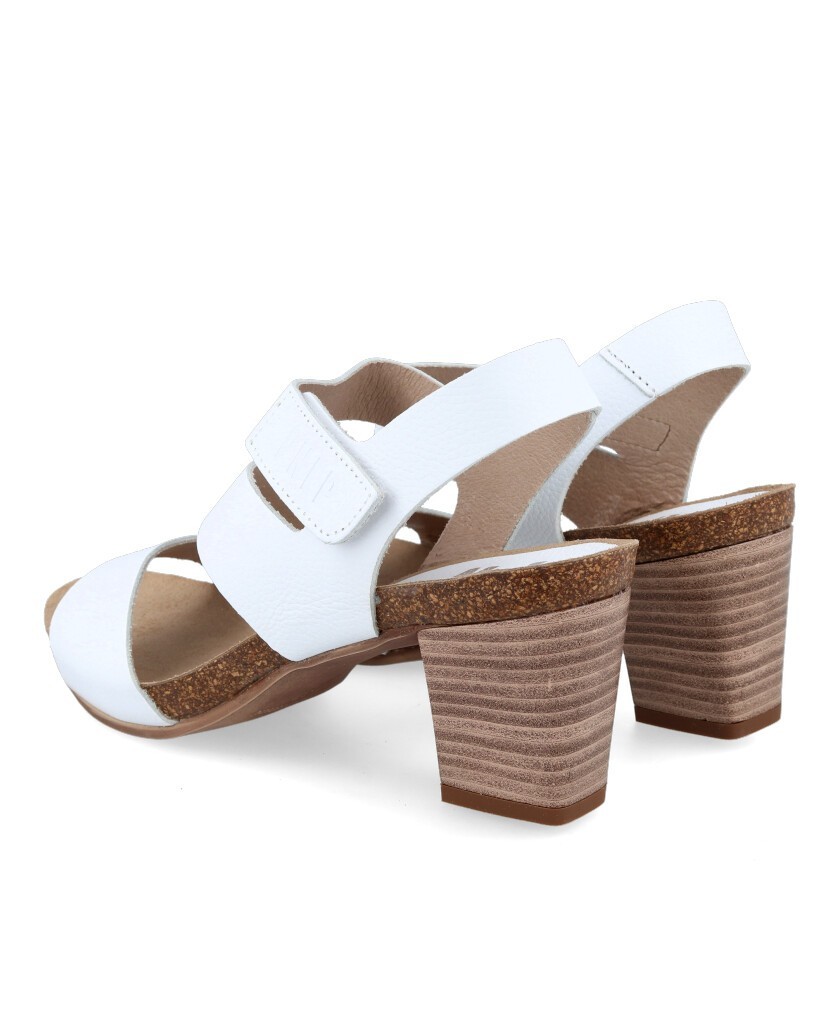 medium heel sandal