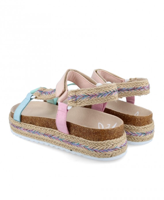 Sandalias Nina en color multi Caracteristicas con cierre de velcro altura de piso 35 cm zapato de estilo casual suela de goma e