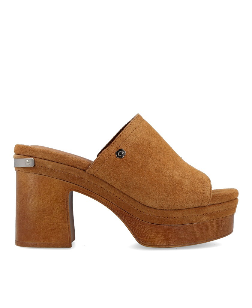 platform heeled clogs