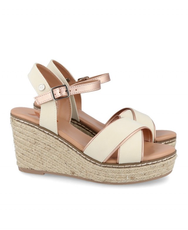 Xti 141282 Beige sandals with crossed straps