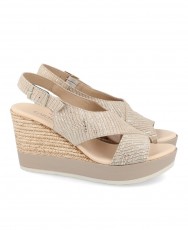 Sandalias con detalles dorados Kissia 8024 (731) Sandalias con detalles dorados Kissia 8024 (731)