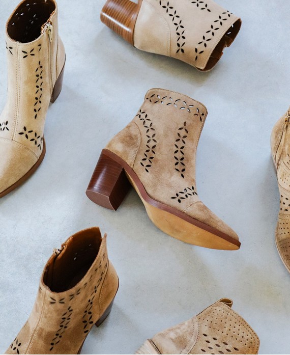 Die-cut country boots