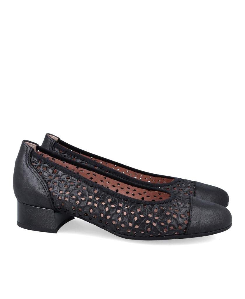 Pitillos 5081 Punched heeled black ballerinas