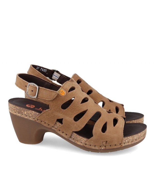 Sandalias para mujer en color taupe Caracteristicas con cierre de velcro tacon 5 cm zapato de estilo casual suela de goma exter