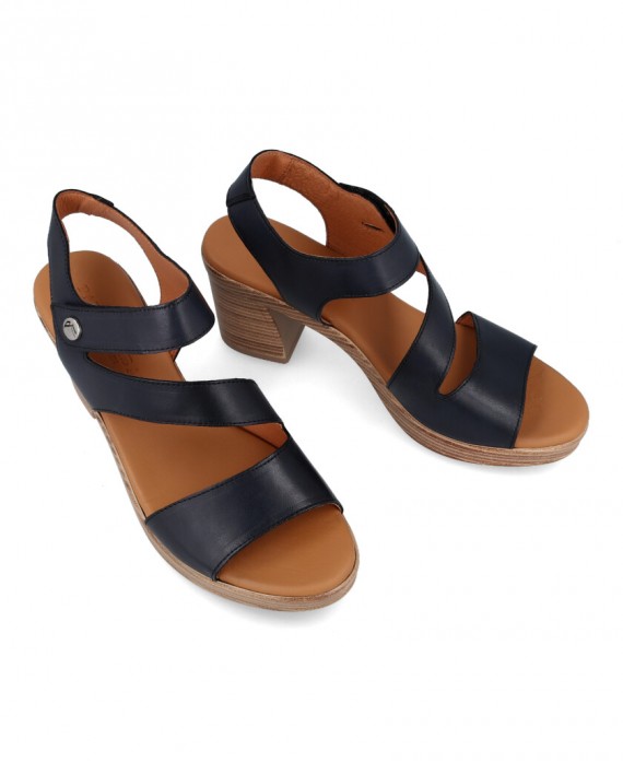 Sandals with chunky heel Paula Urban 17-96
