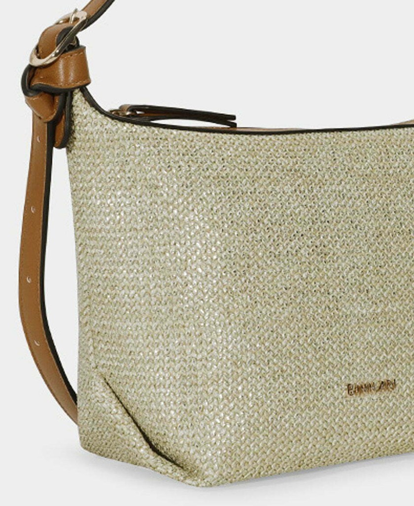 woman raffia bag