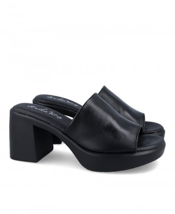 Sandalias para mujer en color negro Caracteristicas tacon 7 cm y plataforma de 3 cm zapato de estilo casual suela de goma termo