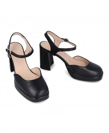 zapato negro tacon