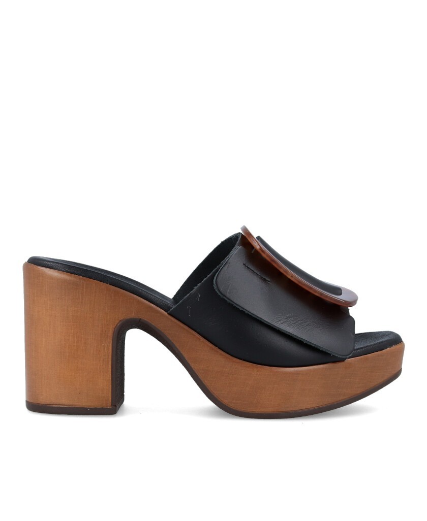 elegant shovel sandal