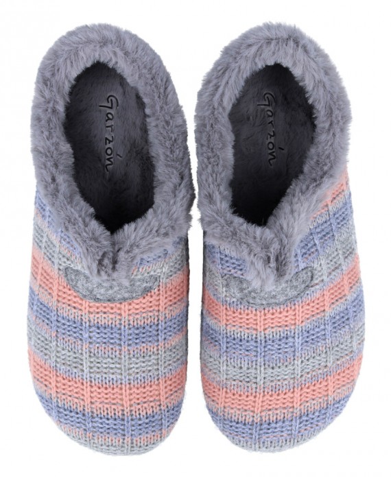 closed house slippers