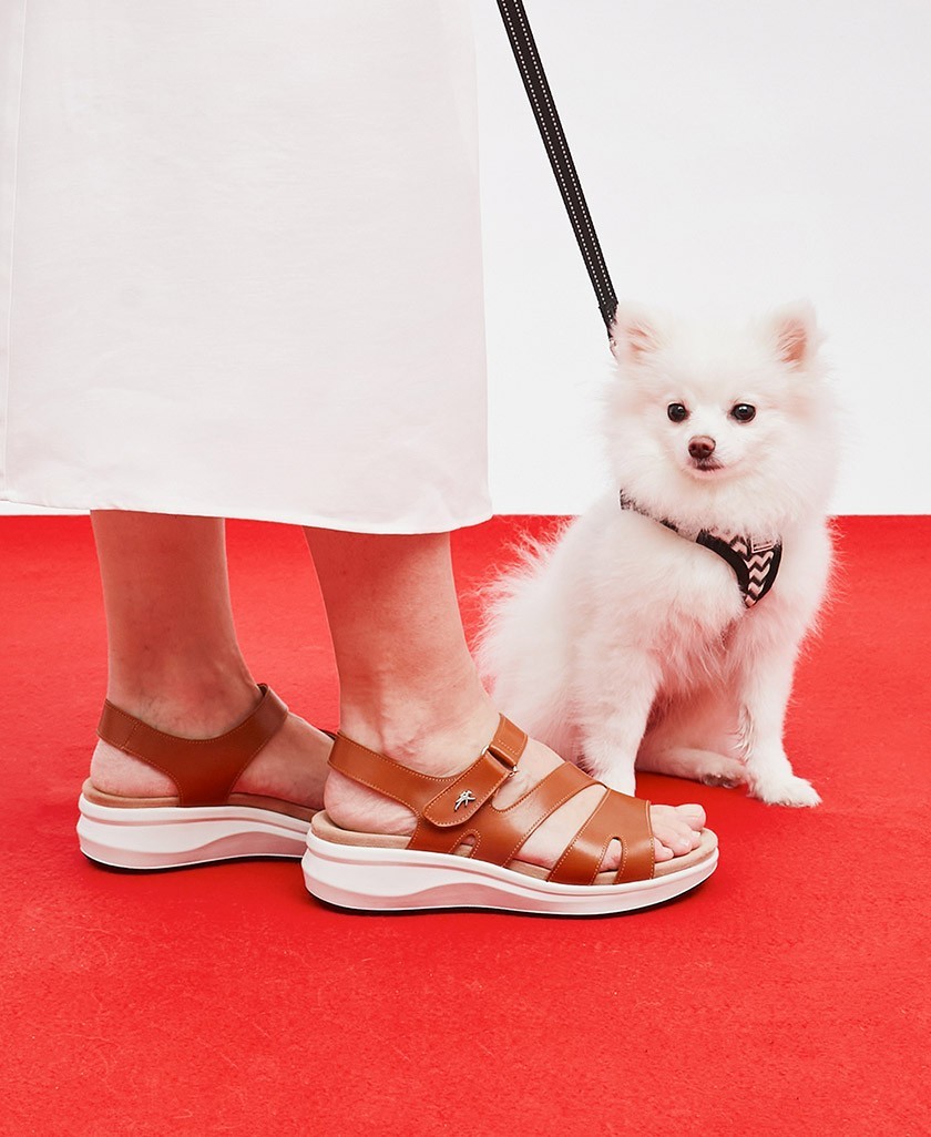 Sandalias con cuña de piel Fluchos Yagon F1478