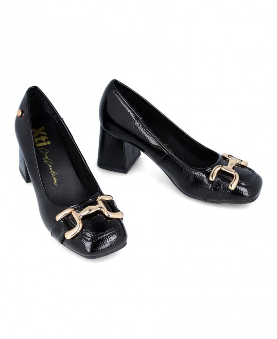 patent leather heeled shoes