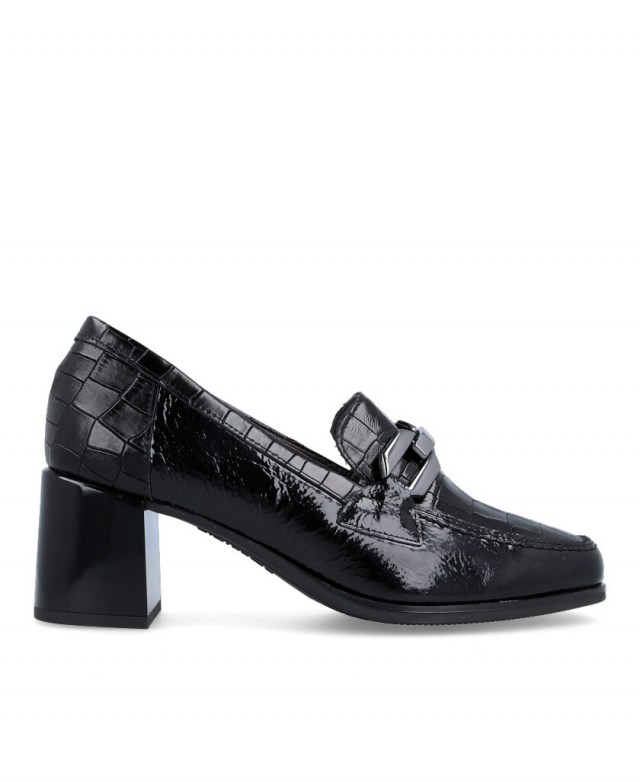 Patent heeled outlet loafers